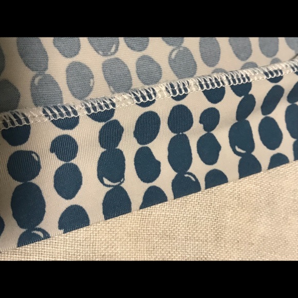 BCBG POLKA DOT TOP! Size S - Picture 4 of 6